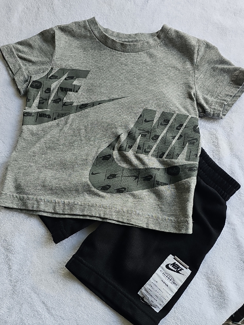 Nike Gray Tee and Black Shorts Kids Matching Set - Picture 4 of 7